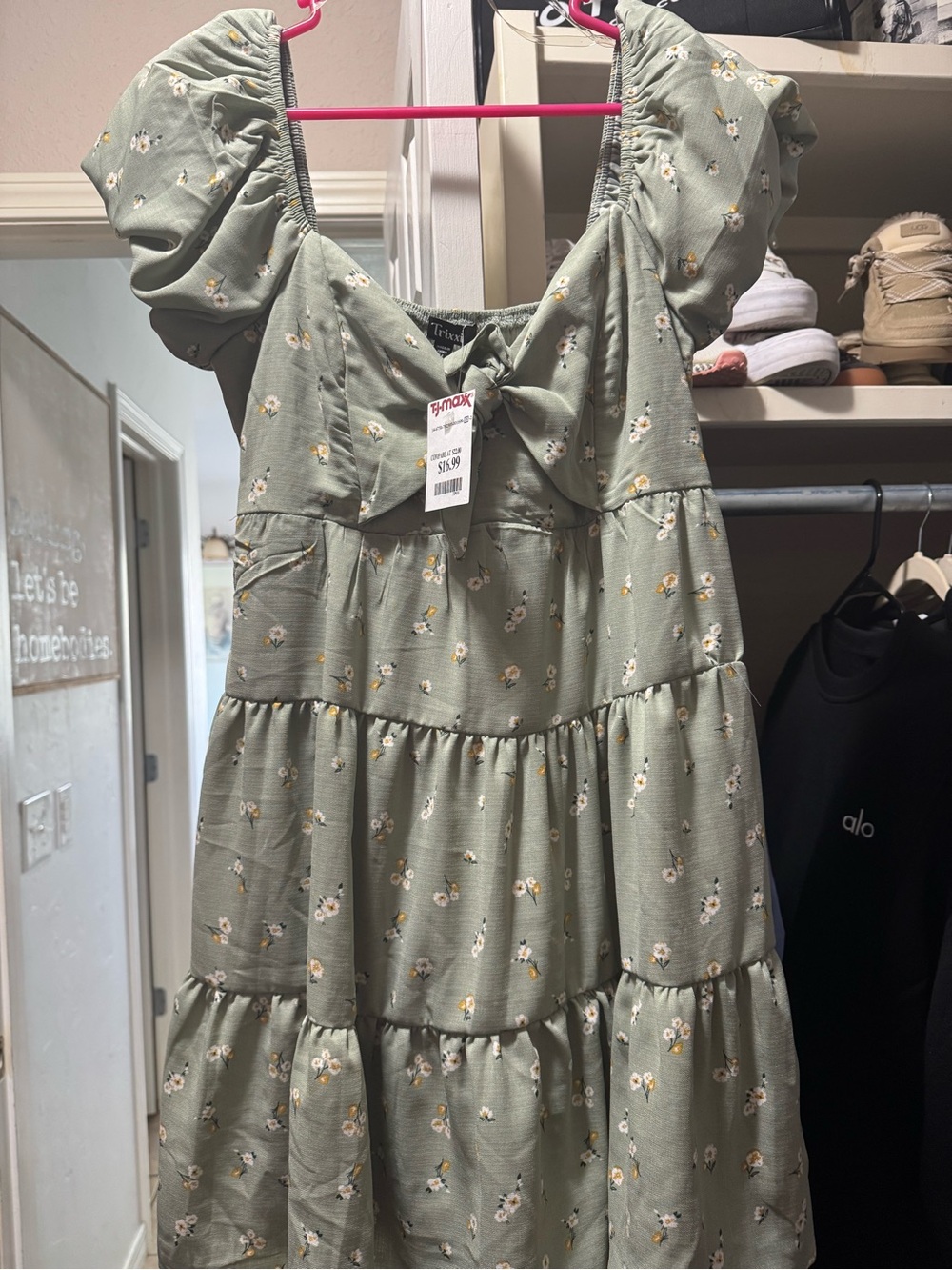 Sage Green Floral Tiered Puff-Sleeve Casual Dress